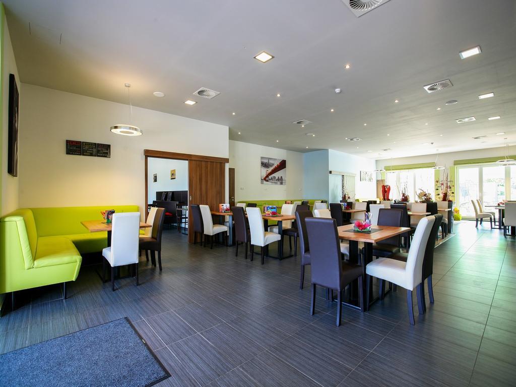 Nad Kralovnou & Restaurant Hotel Prag